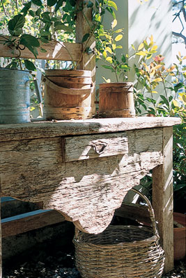 Rustic touches such as this garden table are perfectly at home in Casey’s environment.